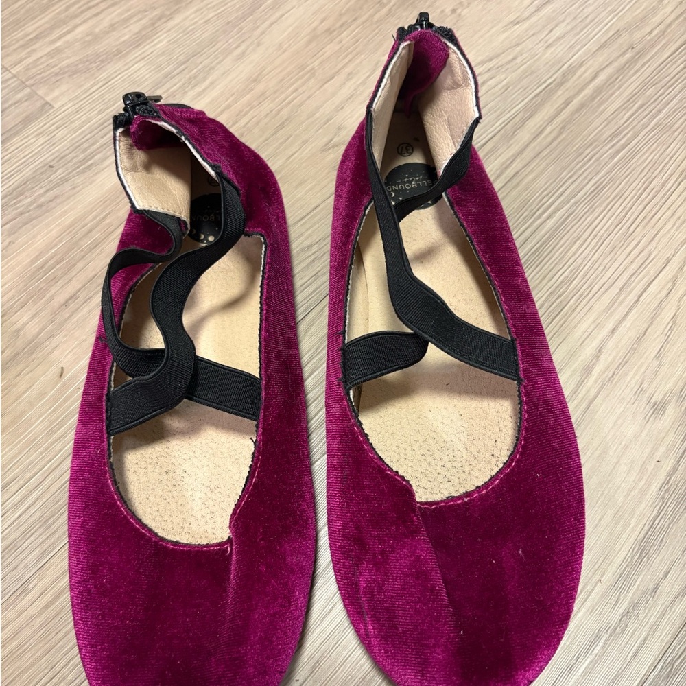 Elegant Velvet Flats in Rich Magenta